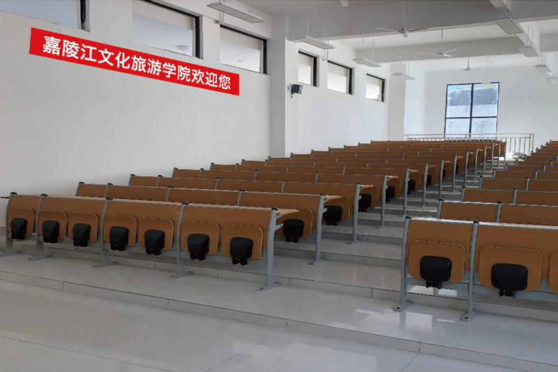 阶梯课桌椅